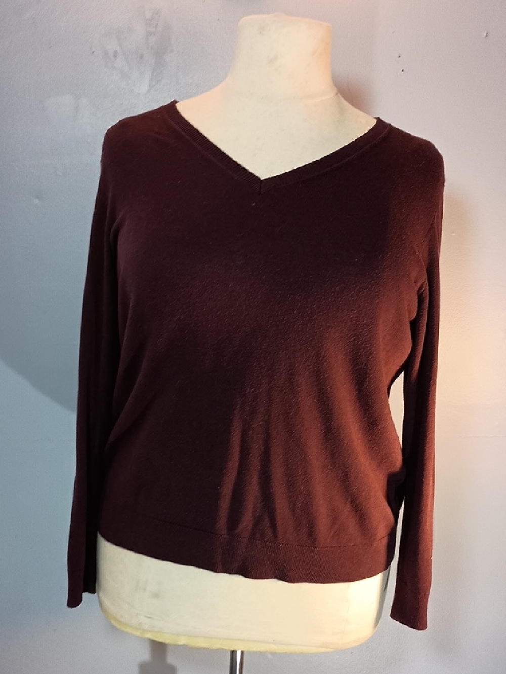 Amazon Essentials V-Neck Sweater in Burgundy